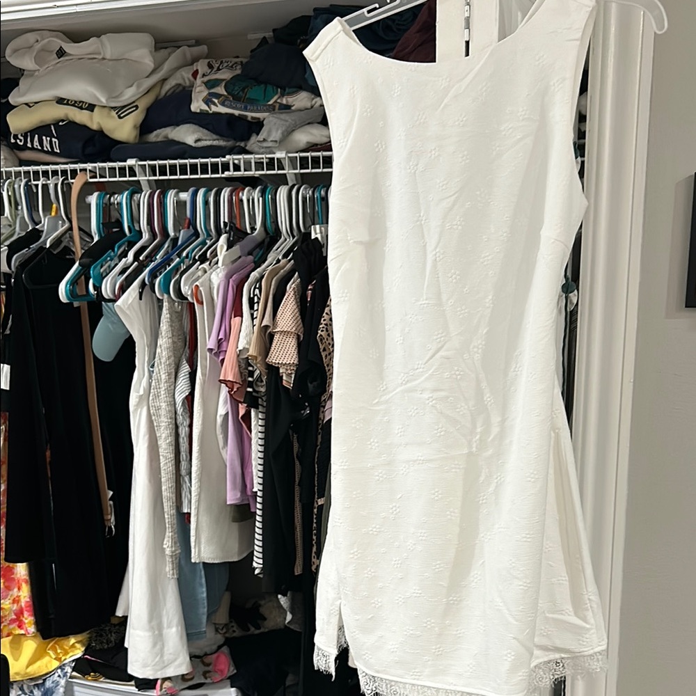 Elegant White Sleeveless Dress